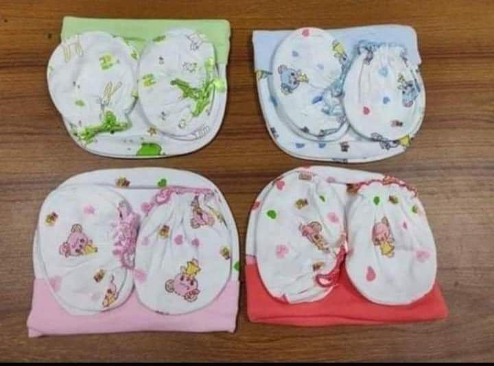 Newborn Baby Boys & Baby Girls Cotton Socks Hand Gloves & Cap Combo